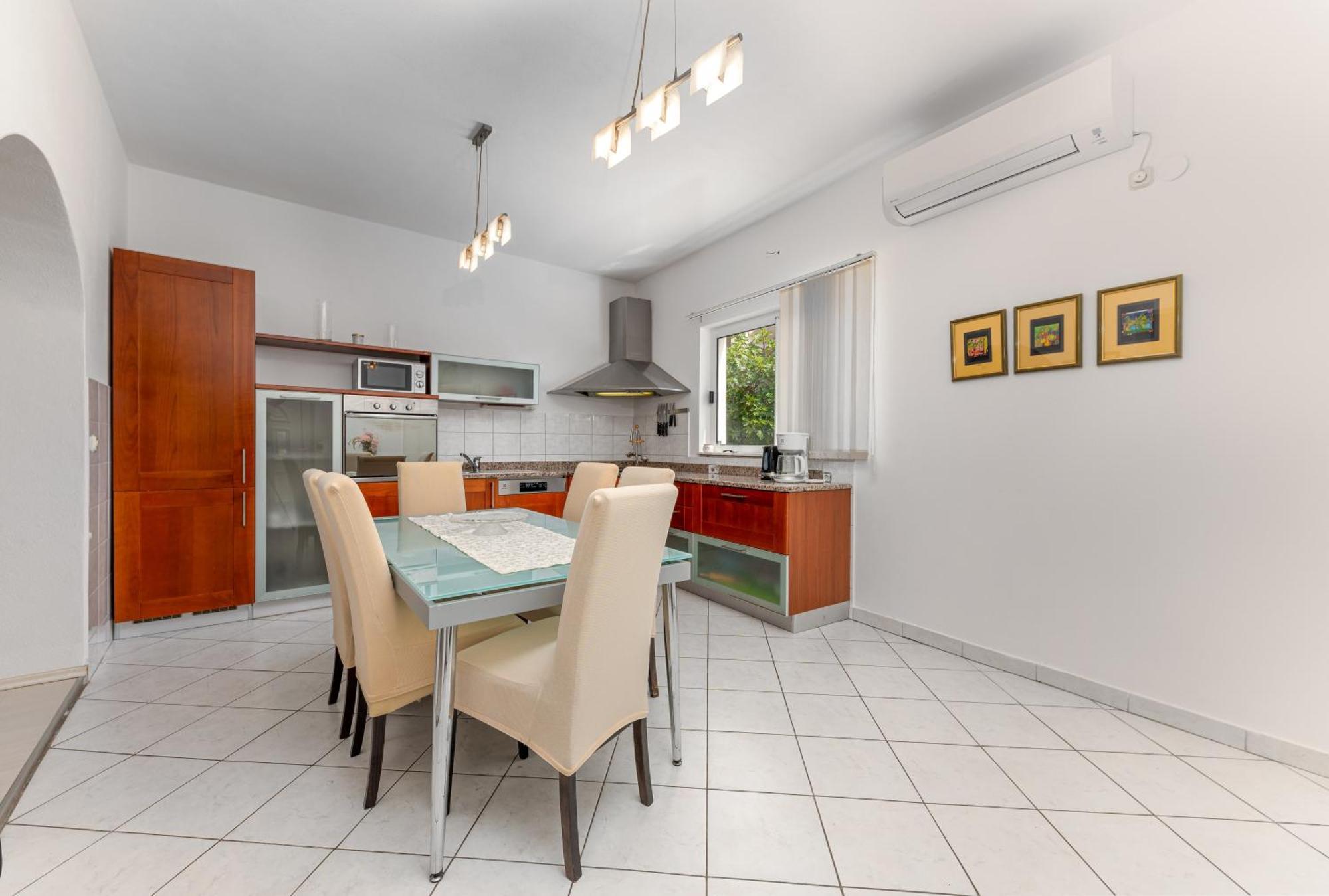 Apartments Gisela Makarska Rum bild