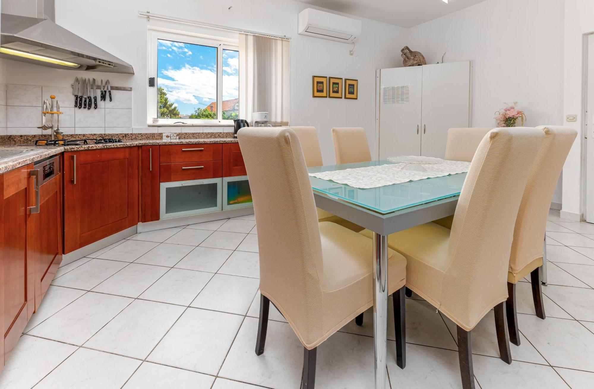 Apartments Gisela Makarska Rum bild